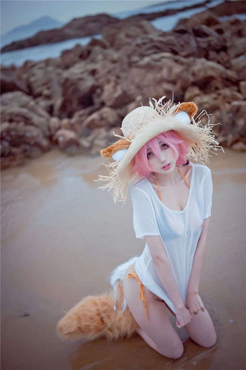 Cosplay gái xinh cởi đồ lộ ngực to tròn gợi cảm