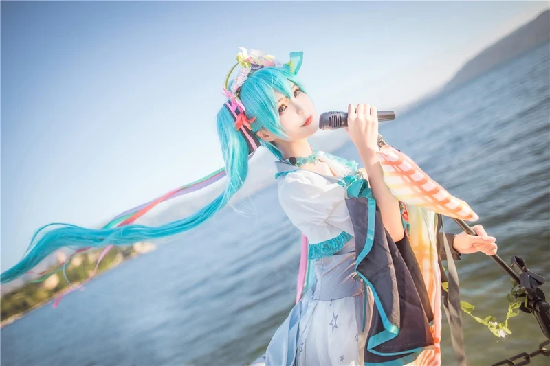 Cosplay khoe lồn sexy không che cuốn hút