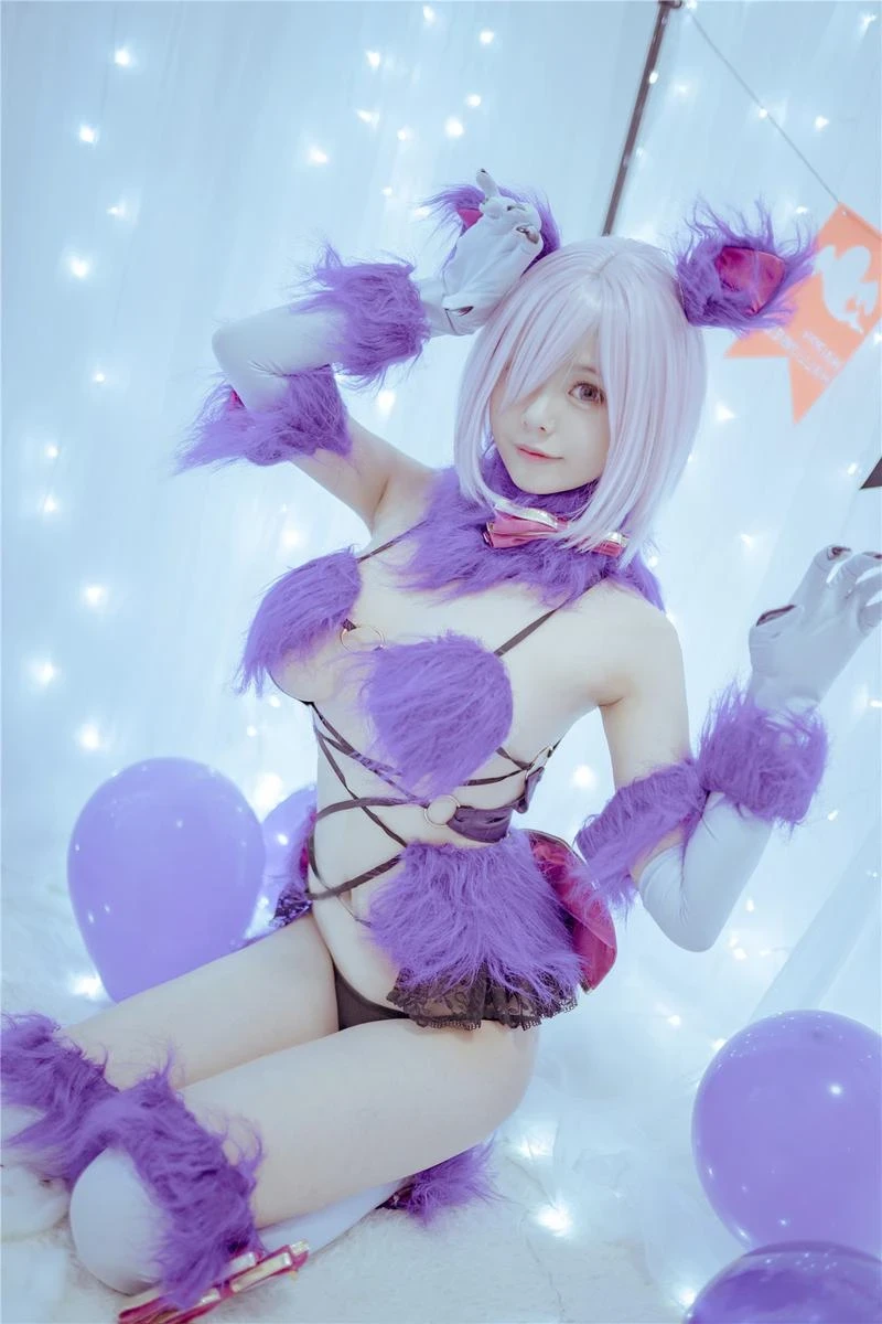 Cosplay lộ hàng mông tròn nóng bỏng cuốn hút