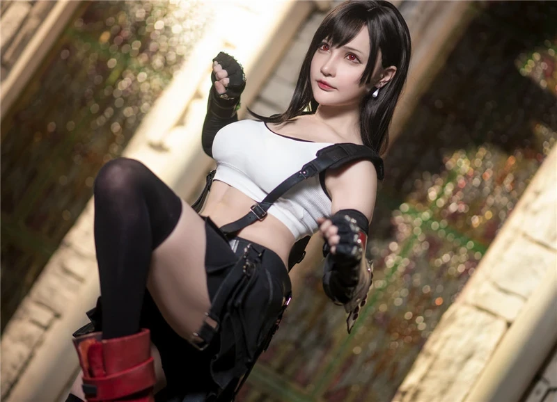 Cosplay lột đồ khoe vú to tròn cực phẩm