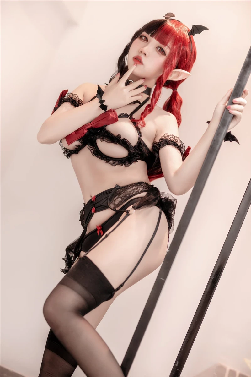 Cosplay nude khoe đít tròn cực phẩm