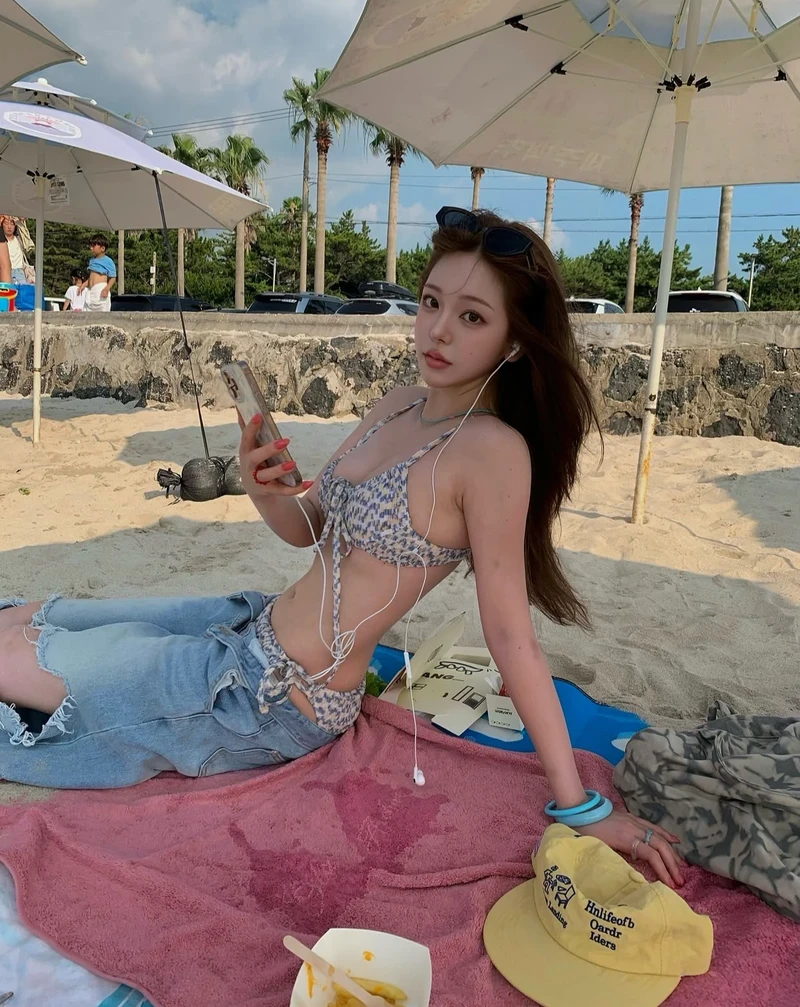 Gái Hàn Quốc mặc bikini dễ thương mùa hè