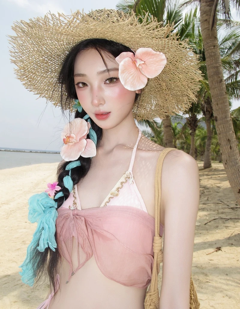 Gái đẹp mặc bikini hồng quyến rũ nổi bật