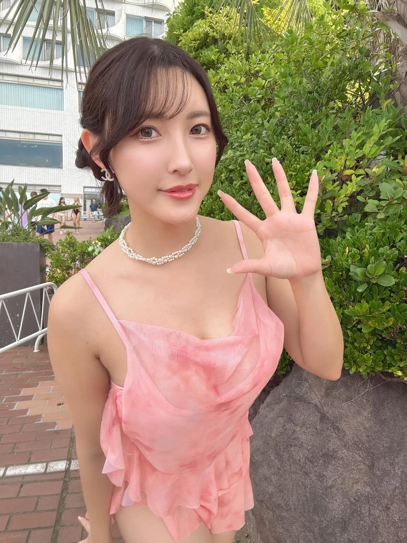 Hình Kana Morisawa bikini ướt át hút hồn