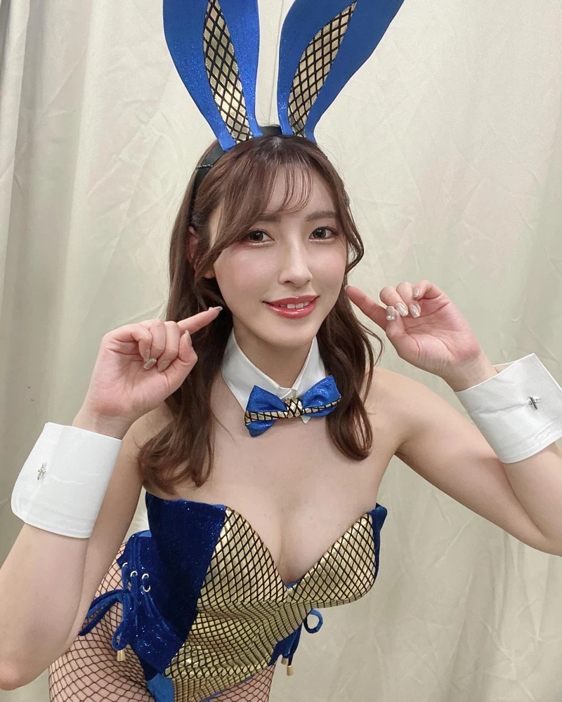 Hình Kana Morisawa show hàng mông to cuốn hút