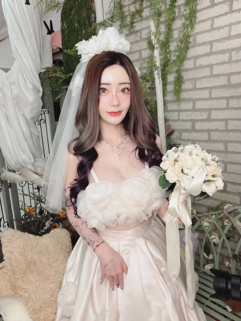 Hình ảnh Shen Nana bikini nóng bỏng khoe hàng