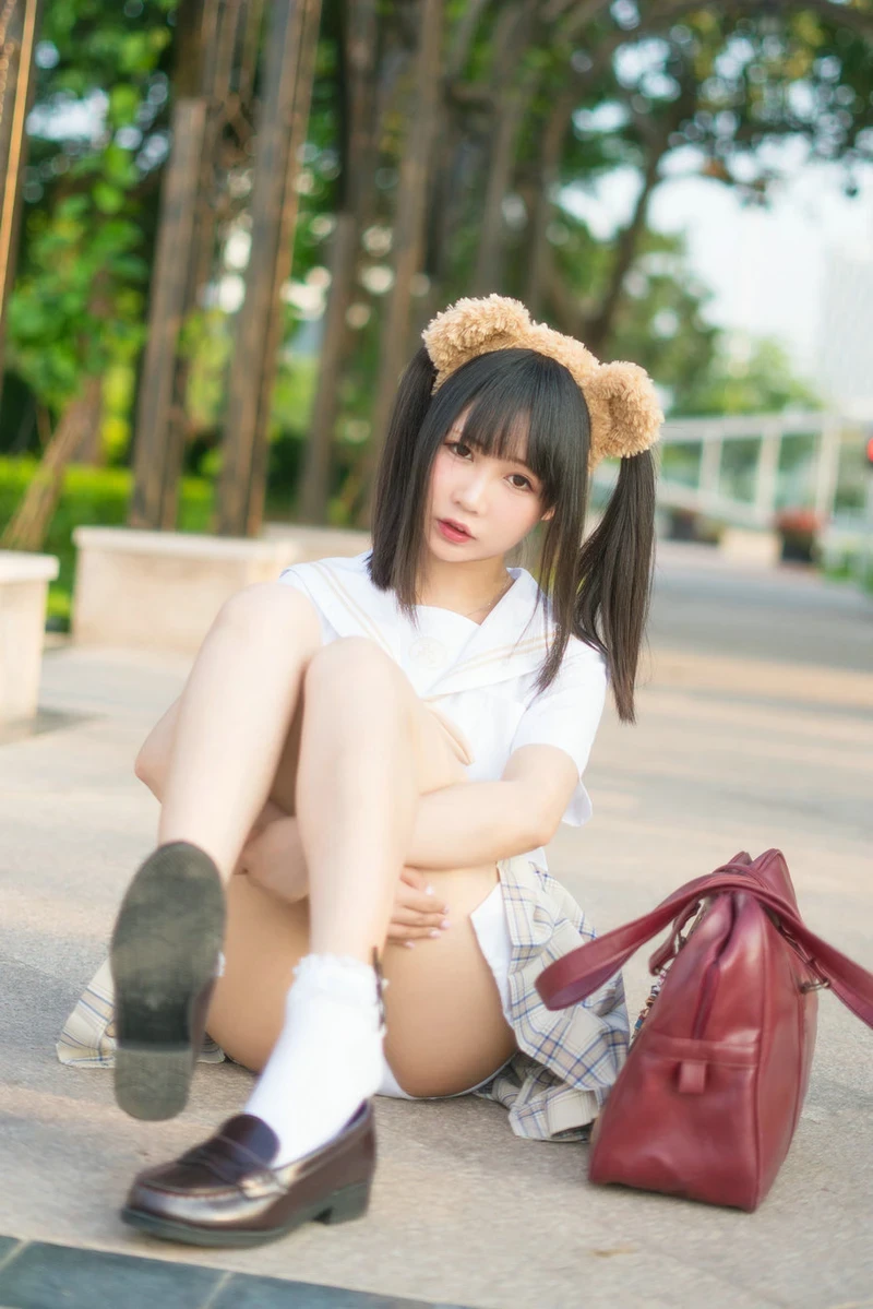 Hình cosplay dâm đãng cởi hết khoe ngực đầy đặn