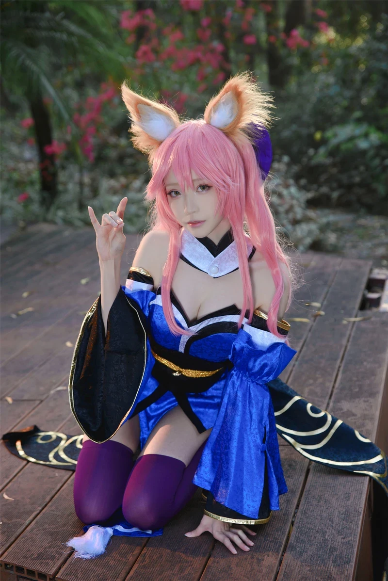 Hình cosplay khoả thân lộ hàng dâm đãng