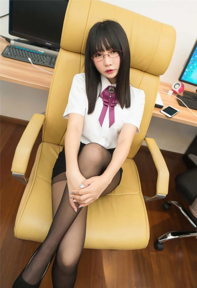 Hình cosplay nude 2K khoe vòng một khủng