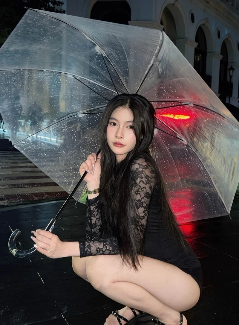 Hình gái miền Tây nude không che ngực tròn