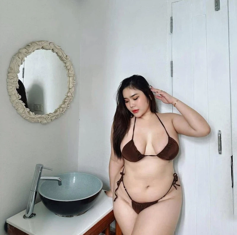 Hình khoe thân chubby vòng 1 to tròn gợi tình hấp dẫn
