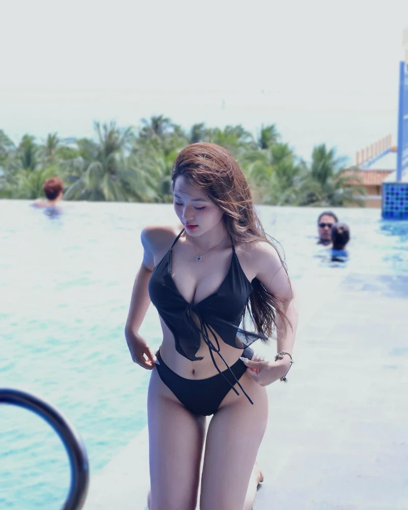 Hình nude Bình An để lộ đường cong nóng bỏng