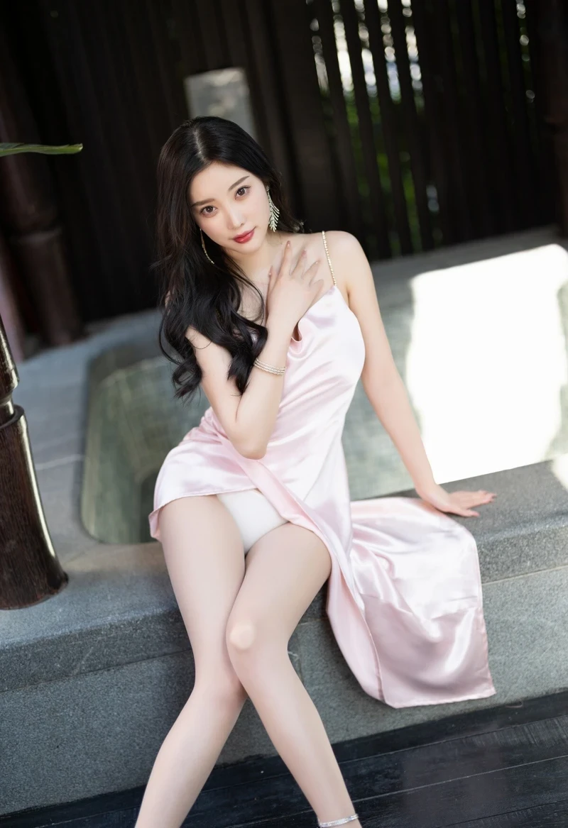 Hot girl gợi dục khoe mông cong tròn full HD sắc nét