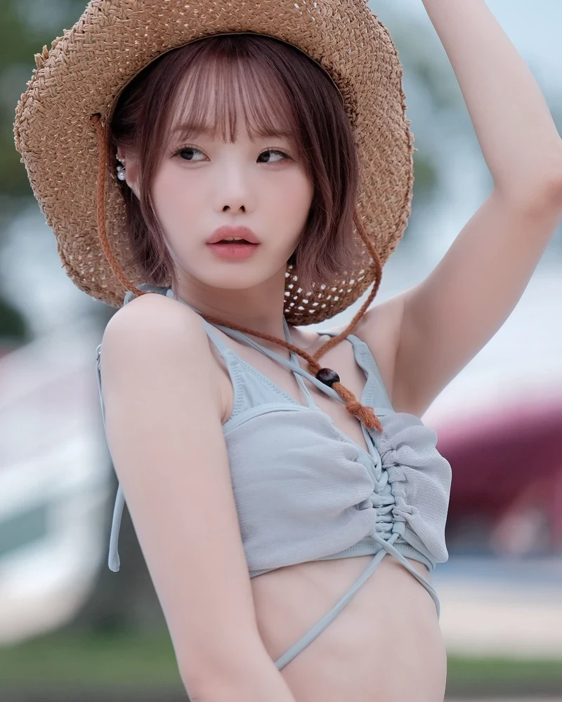 Ichika Matsumoto lột đồ lộ ngực tròn đầy hút hồn