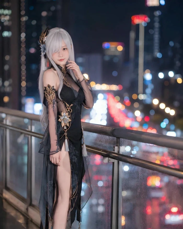 Mẫu hóa trang anime với thần thái ấn tượng
