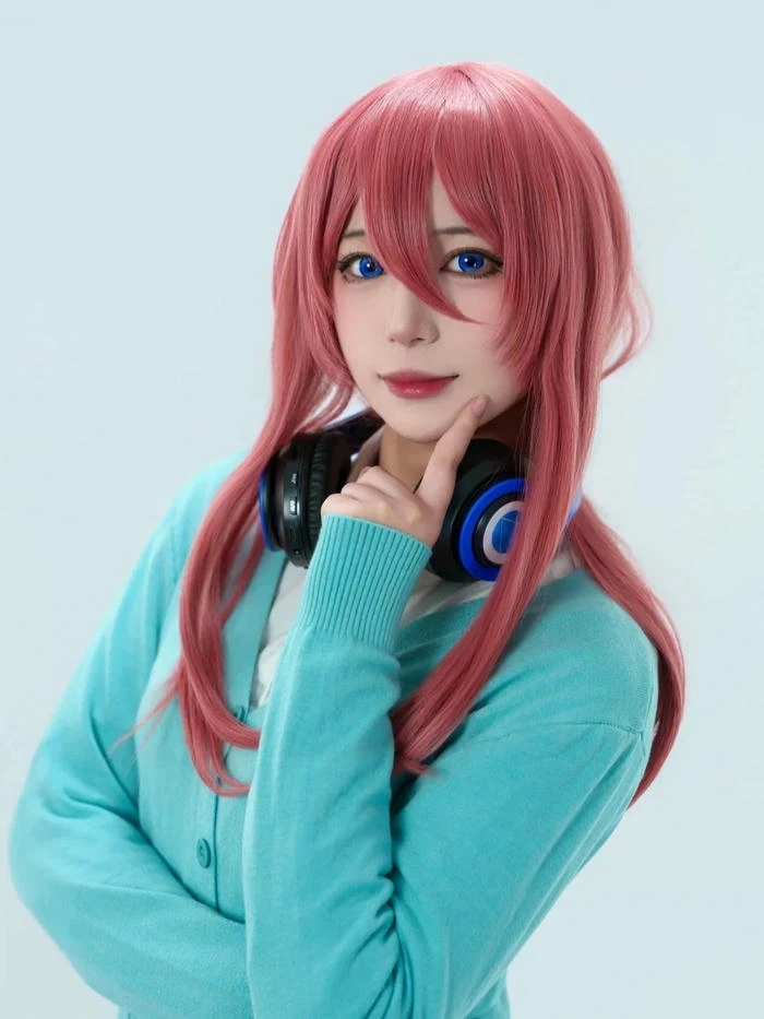 Nhân vật Miku Nakano qua phong cách cosplay