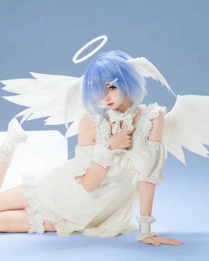 Nhân vật Rem trong phong cách cosplay ngọt ngào