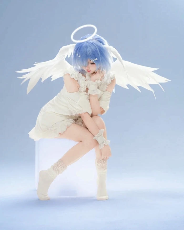 Tạo hình Rem cosplay mang nét đáng yêu