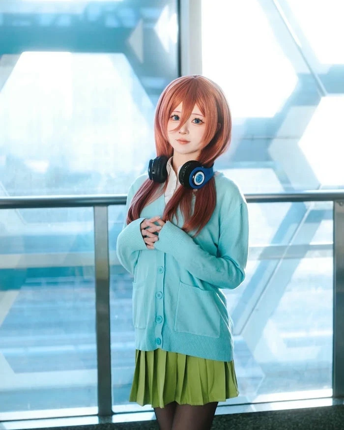 Tạo hình cosplay Miku Nakano đầy nét đáng yêu