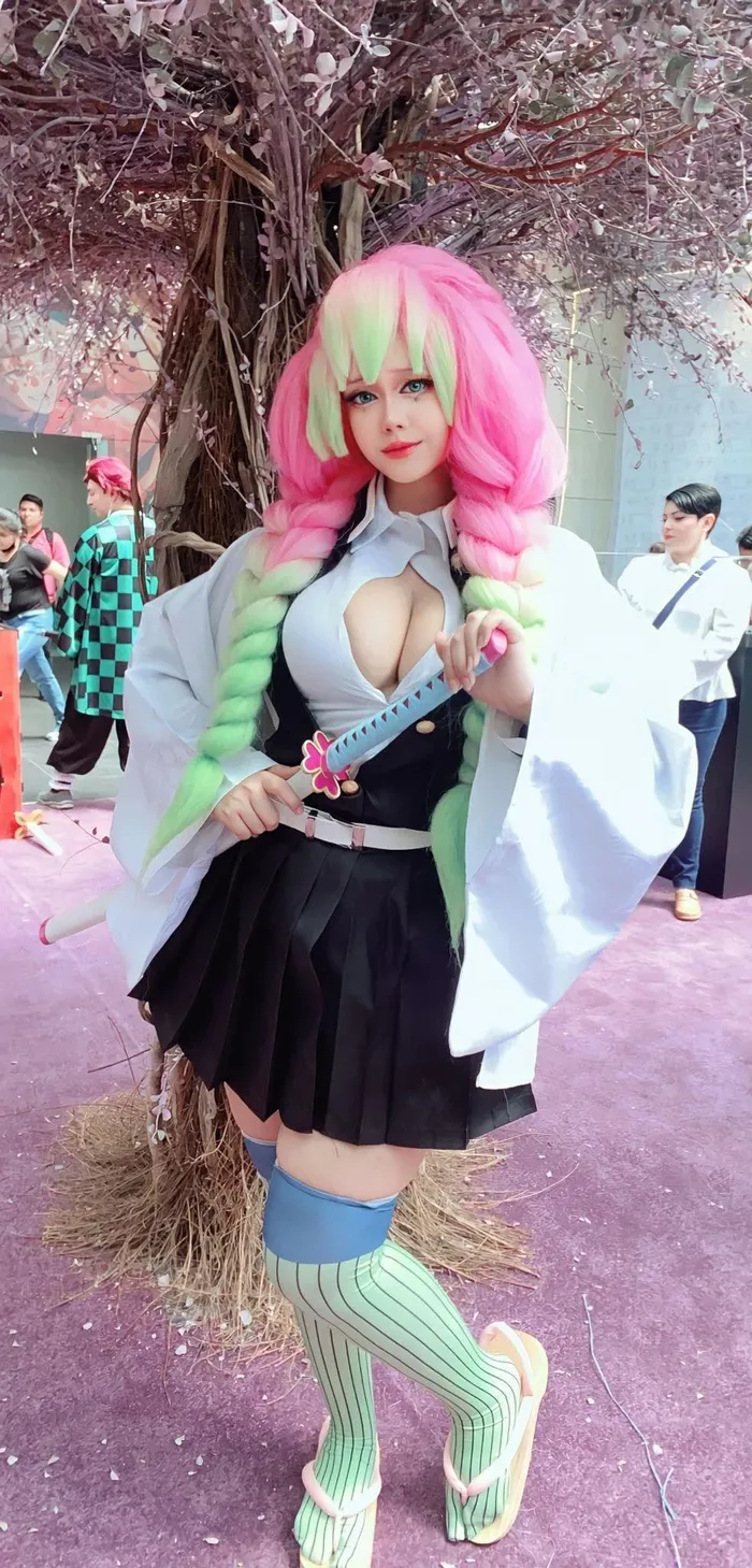 Hình Luyến Trụ cosplay thanh tú cuốn hút