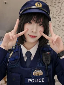 Hình cosplay cảnh sát thanh lịch quyến rũ