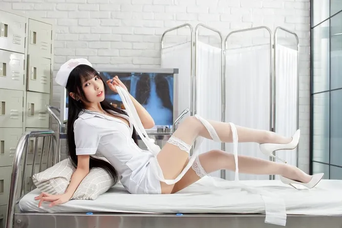Ảnh y tá hóa trang ngọt ngào dịu dàng