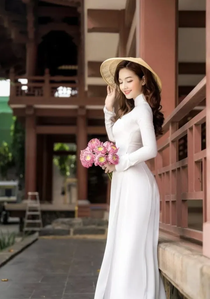 Hình nude áo dài không che vòng ba nóng bỏng