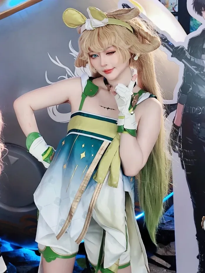 Hình Nahida cosplay trong veo đáng yêu