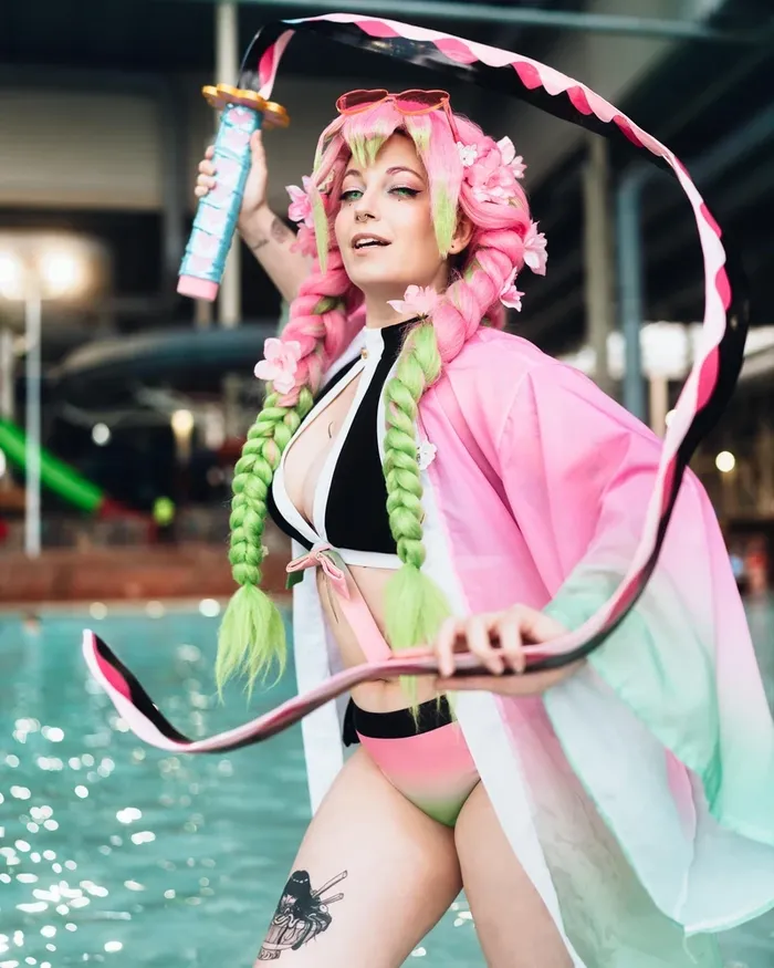 Ảnh Luyến Trụ cosplay xinh đẹp duyên dáng