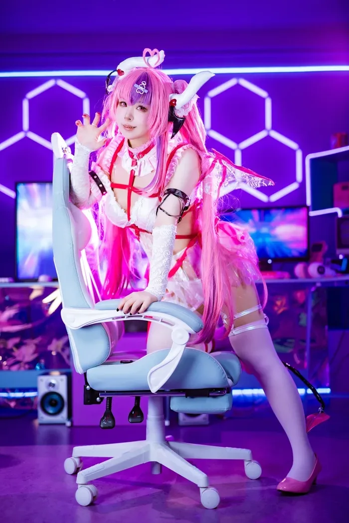 Ảnh cosplay y tá duyên dáng đáng yêu