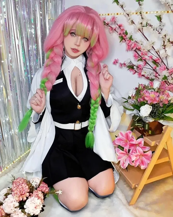 Ảnh cosplay Luyến Trụ quyến rũ nổi bật