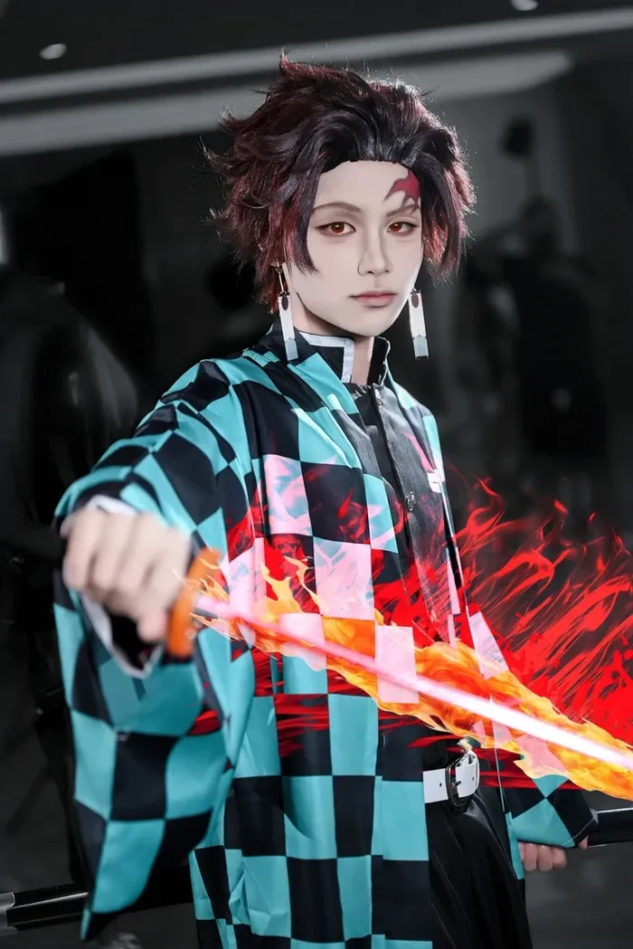 Hình cosplay Tanjiro dũng mãnh ấn tượng