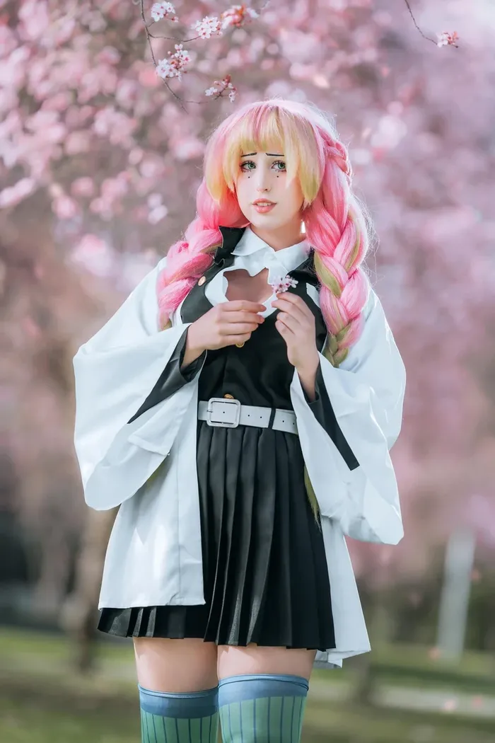 Hình cosplay Luyến Trụ sắc sảo kiều diễm