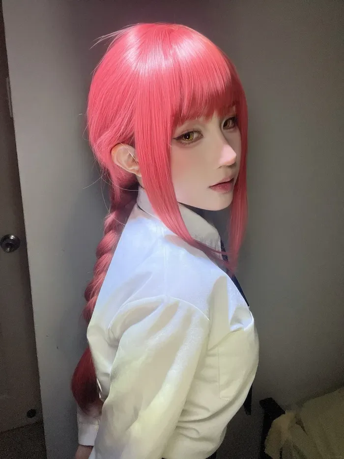 Ảnh Makima cosplay quyến rũ cuốn hút