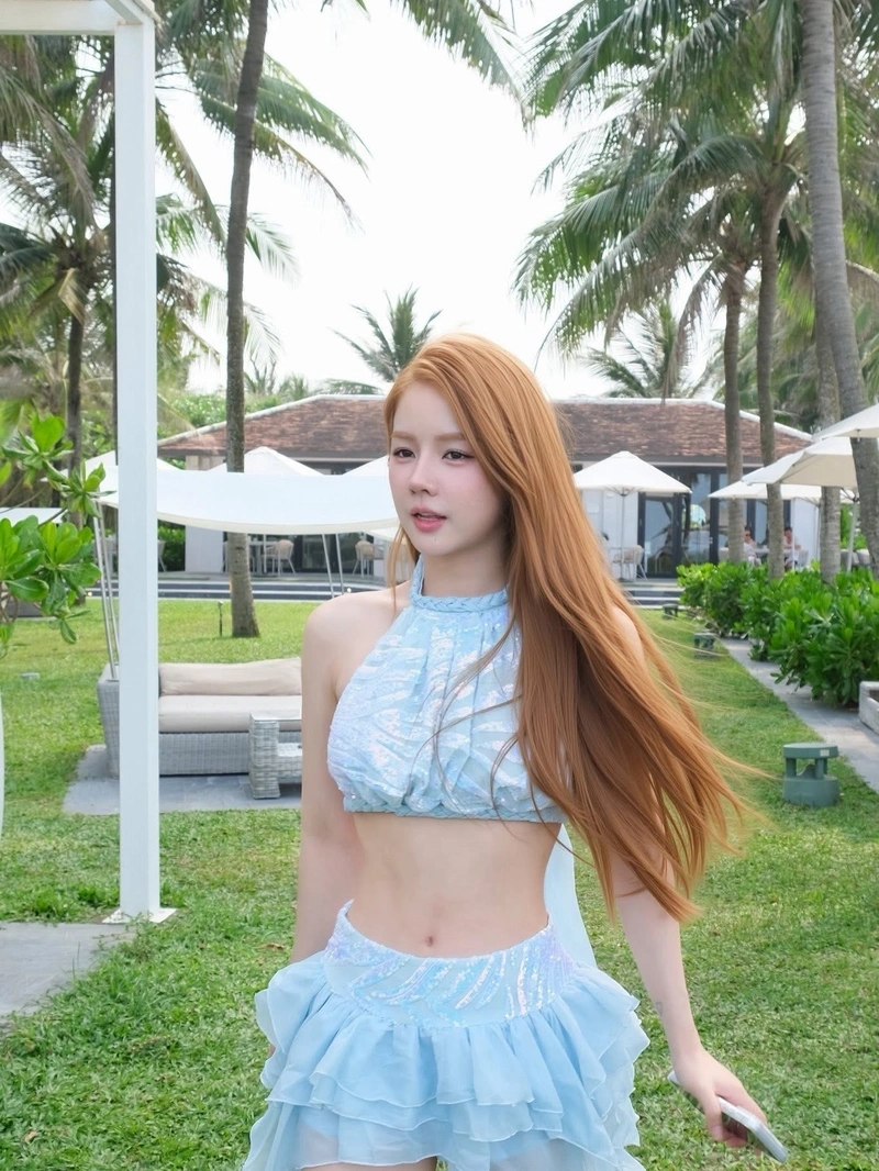 Ảnh DJ Mie lộ hàng ngực đầy đặn