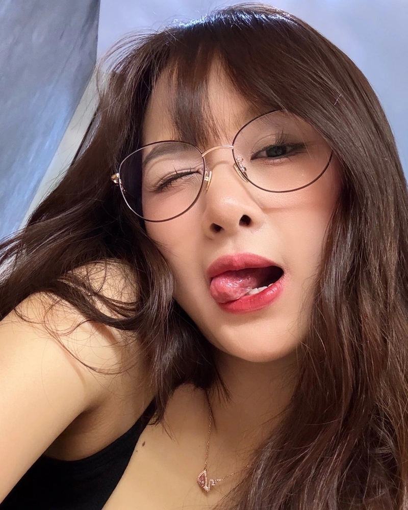 Ảnh Gấm Kami bikini sexy thân hình dâm dục