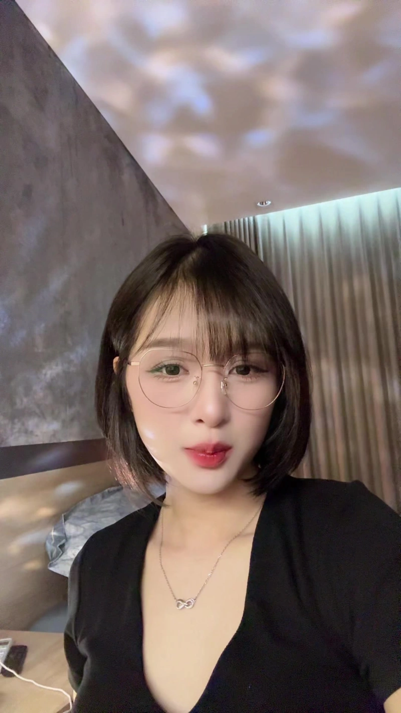 Ảnh Gấm Kami cởi hết lộ hàng siêu phẩm