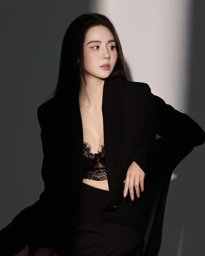 Ảnh Huyền Lizzie bikini sexy đít căng tròn