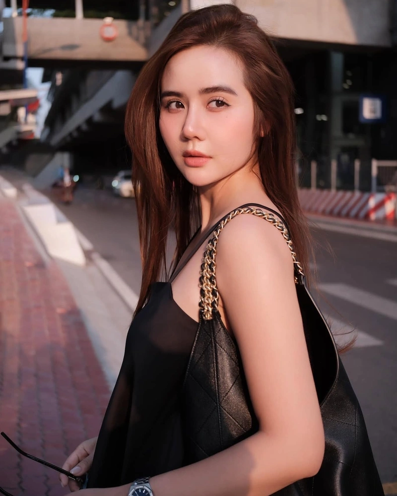 Ảnh Huyền Lizzie bikini sexy mông cong quyến rũ