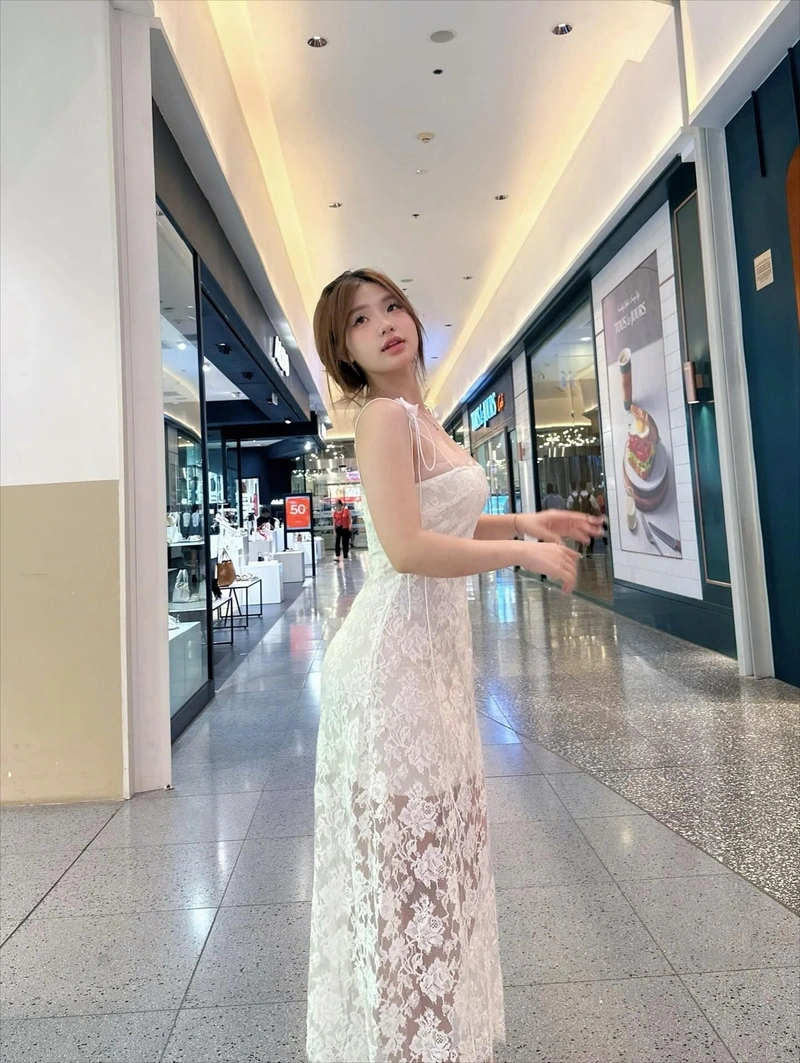 Ảnh Lan Xinh lộ hàng vòng 1 khủng quyến rũ