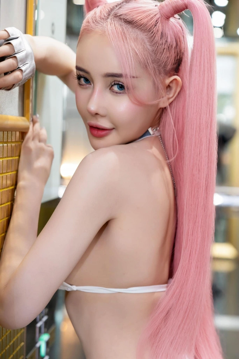 Ảnh Ngân 98 bikini quyến rũ vòng 3 tròn đầy