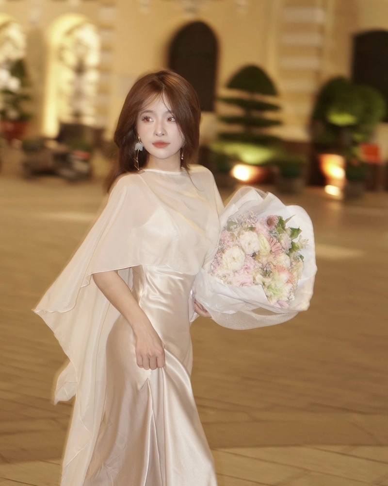 Ảnh Ngọc Kem bikini sexy khoe vòng 1 tròn đầy