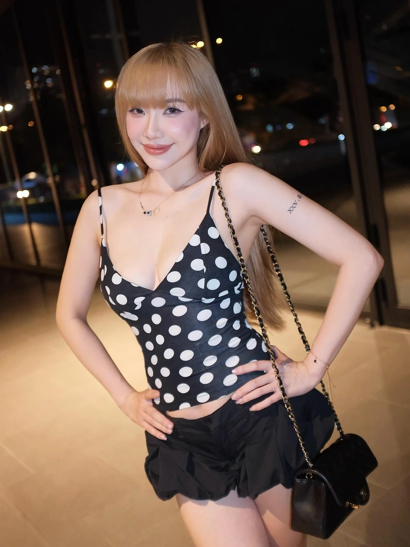 Ảnh Phương Linh bikini sexy show vòng ba tròn đầy nóng bỏng