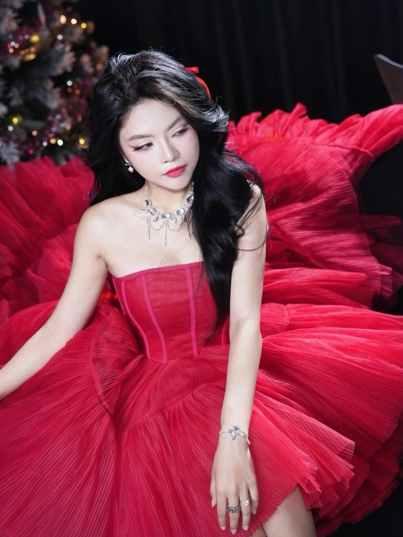 Ảnh Reency Ngô bikini sexy full HD vòng ba căng tròn