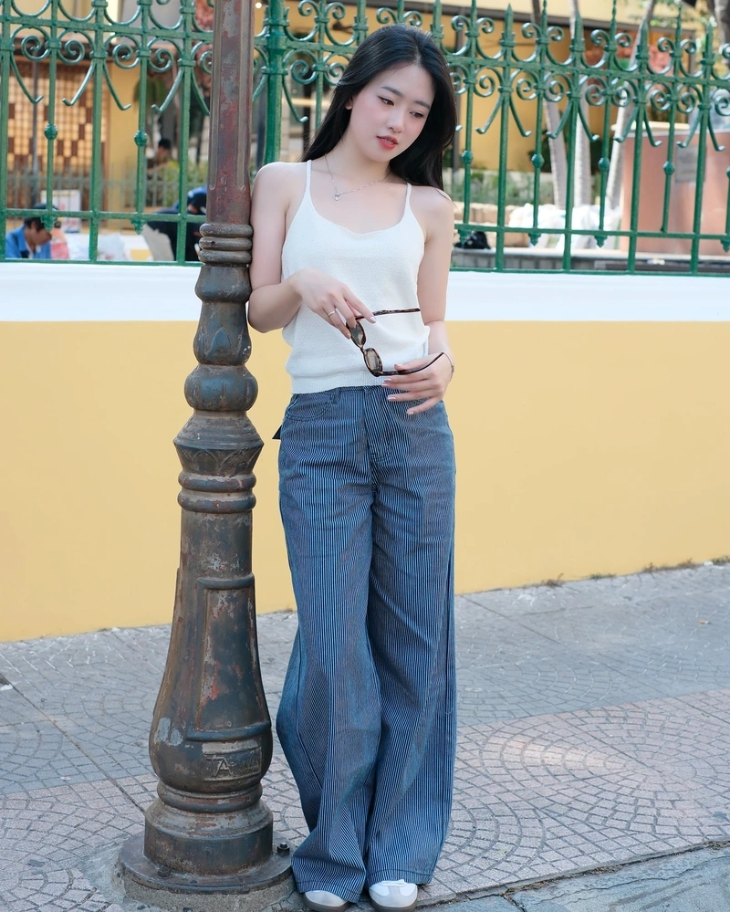 Ảnh Thảo Lee lộ hàng ngực đầy đặn