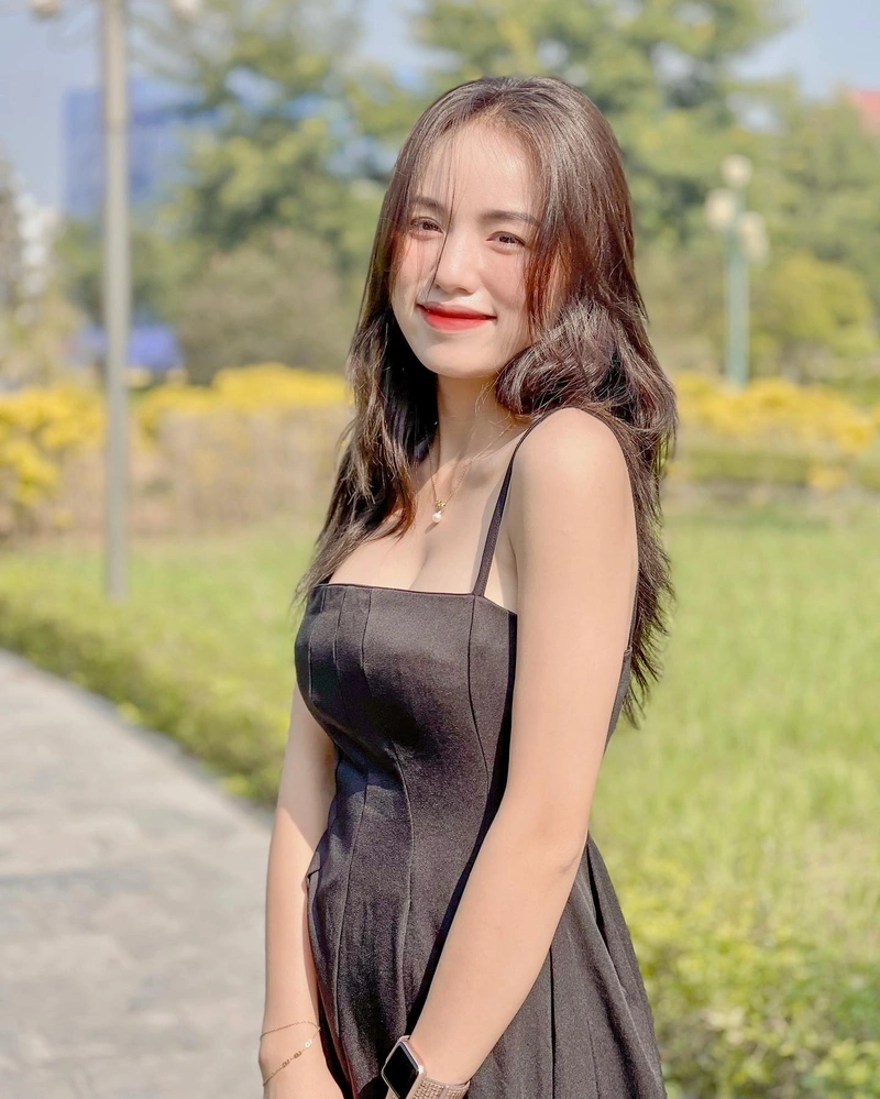 Ảnh Thị Nhung mặc bikini ôm sát nóng bỏng