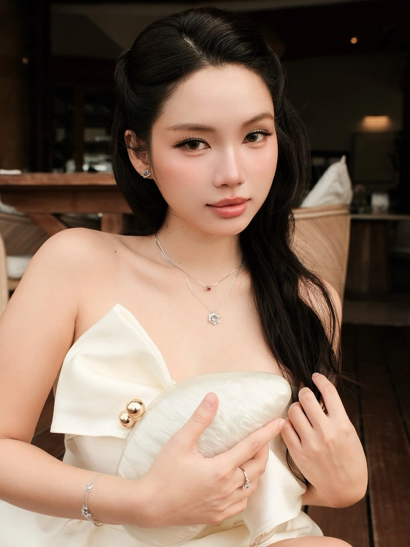 Ảnh Trâm Anh nude bikini gần như không che