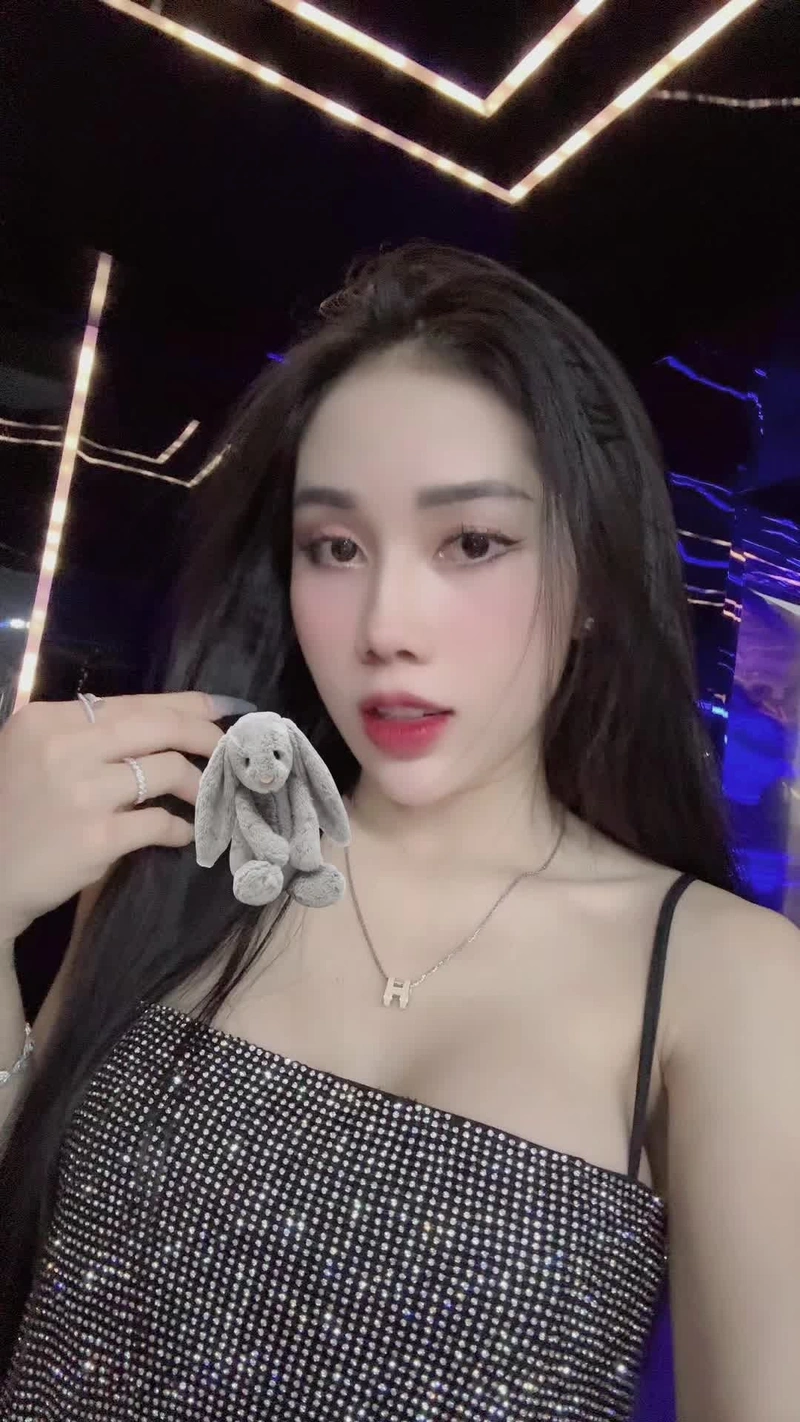 Ảnh Tuệ Vy Tiktoker sexy vòng 1 khủng gợi tình