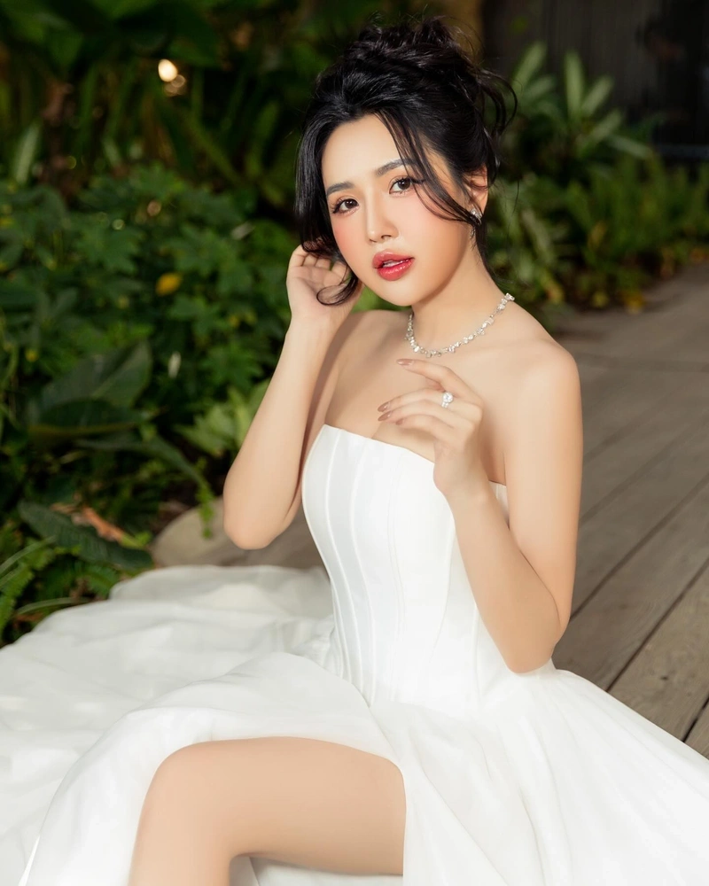 Ảnh Viên Vibi bikini sexy ngực to cuốn hút