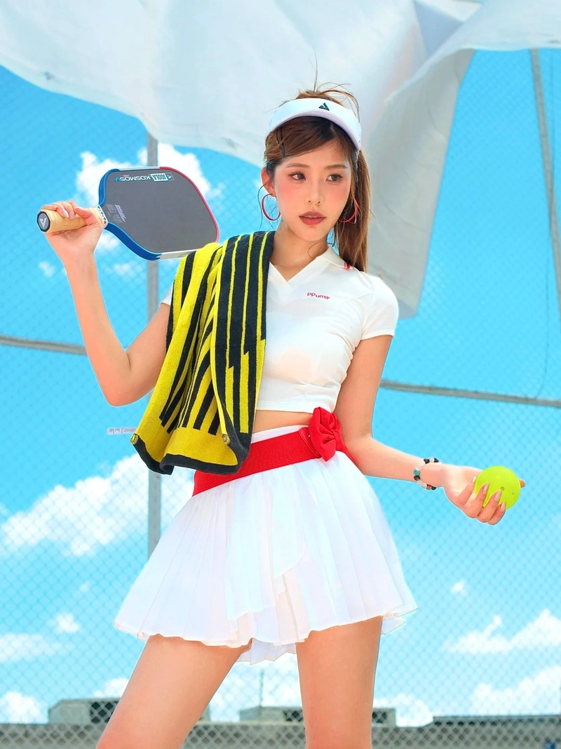 Ảnh cô gái xinh đánh pickleball khỏe mạnh